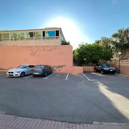 2 Bed Near The With Pool Apartamento